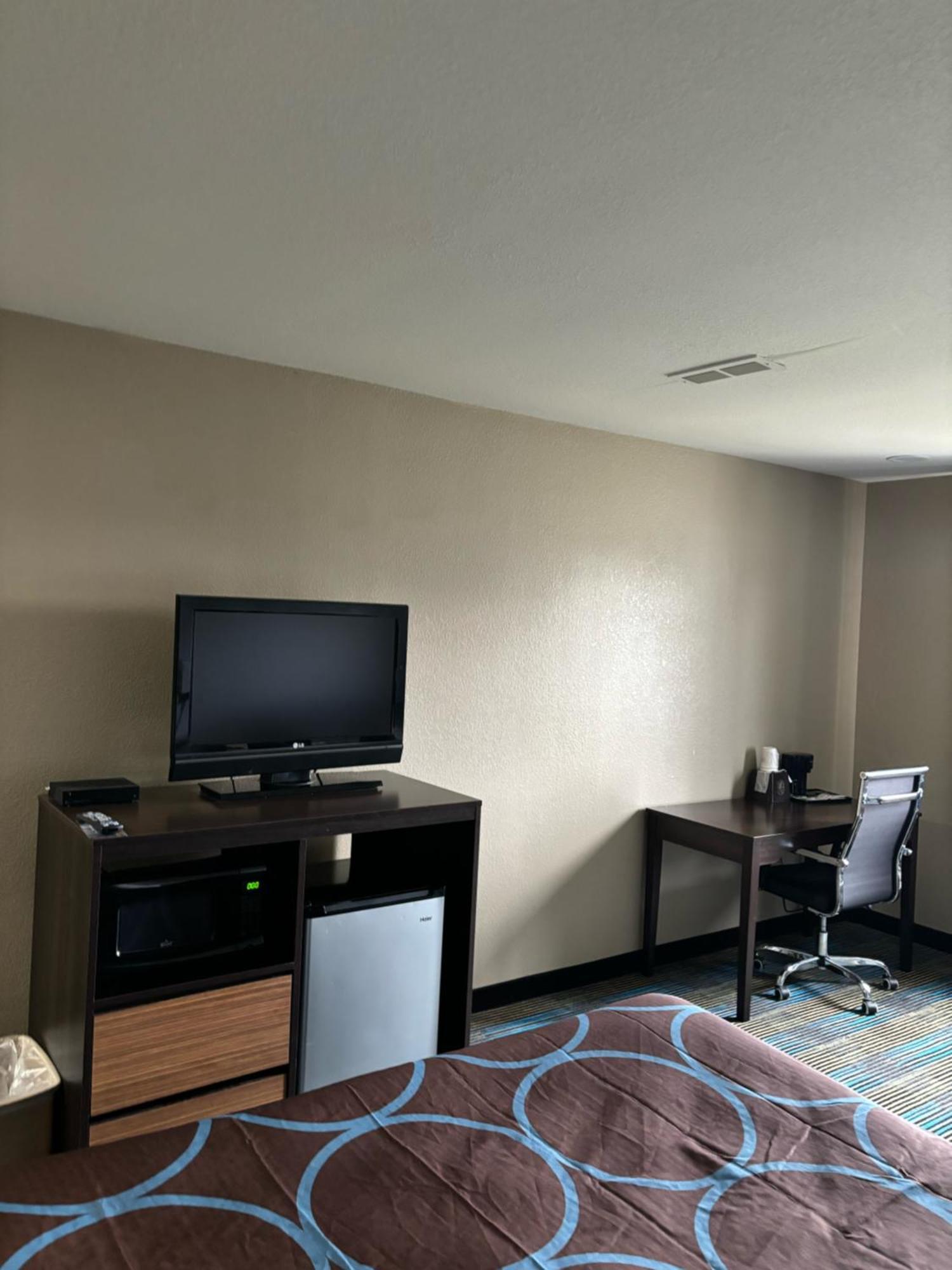 Super 8 By Wyndham Escanaba Luaran gambar