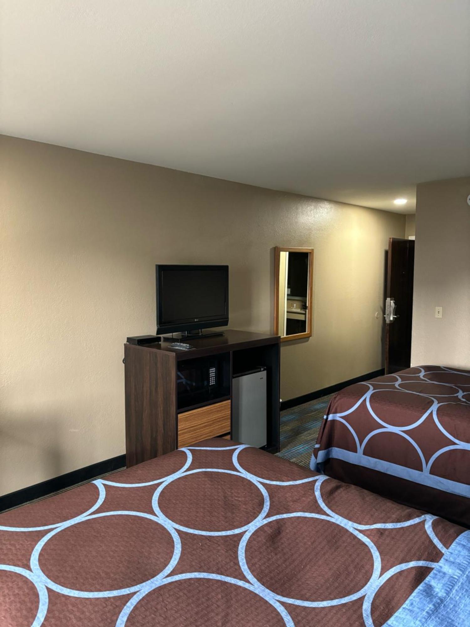 Super 8 By Wyndham Escanaba Luaran gambar