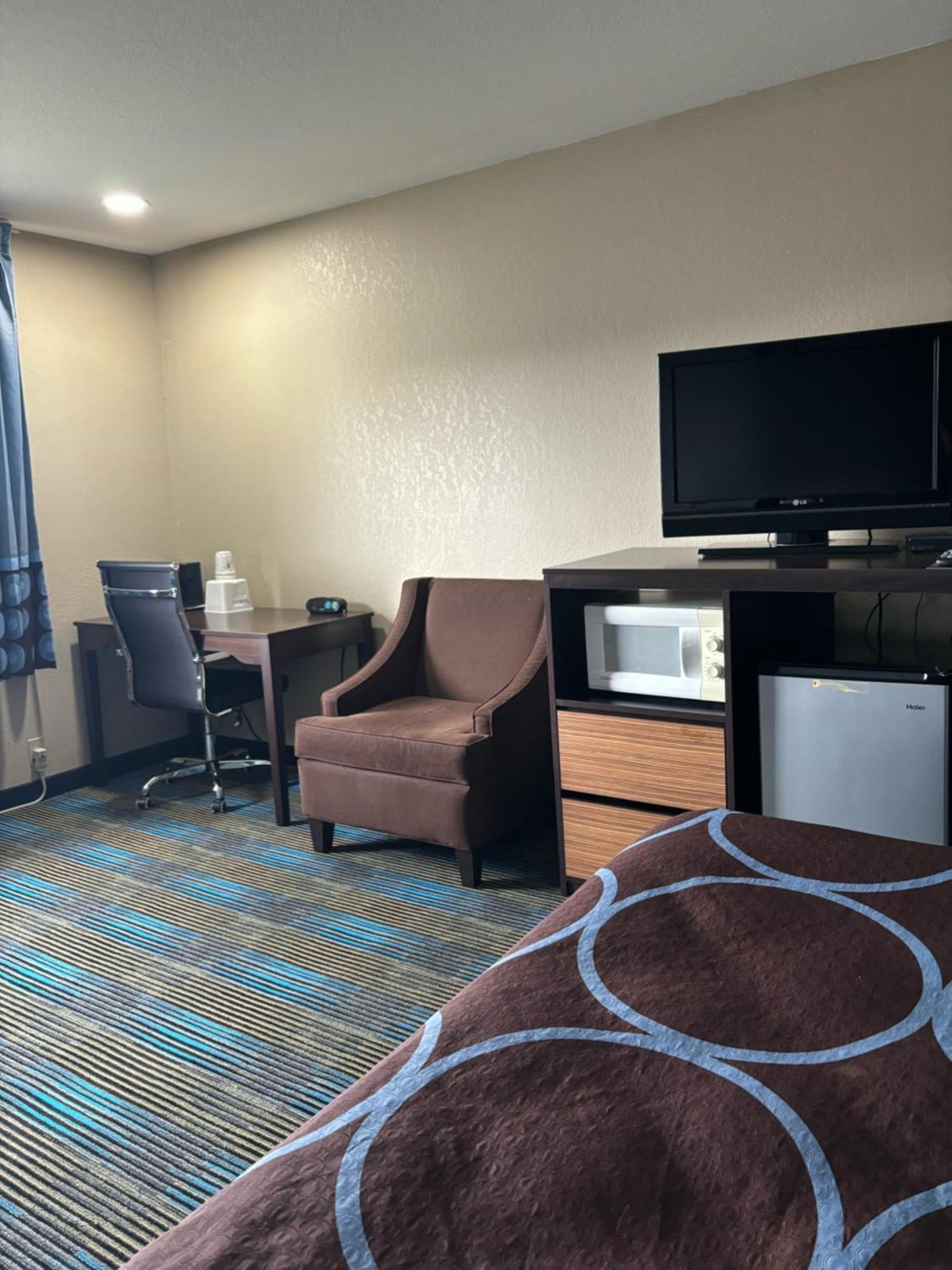 Super 8 By Wyndham Escanaba Luaran gambar